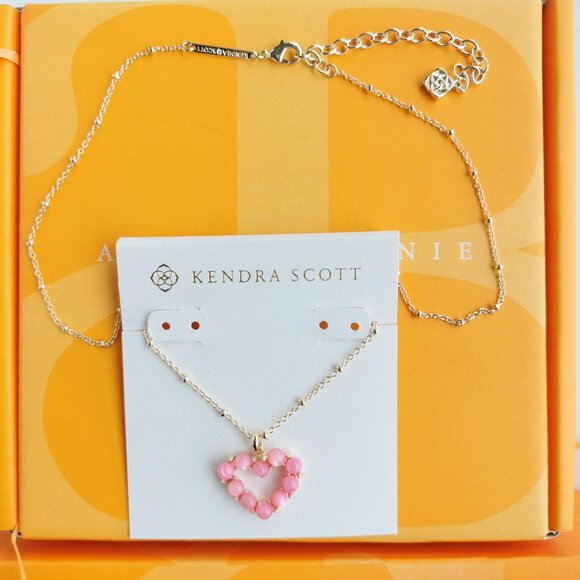 Kendra Scott Ashton Heart Blush Ivory Mother-of-Pearl Short Necklace Gold - Picture 3 of 3